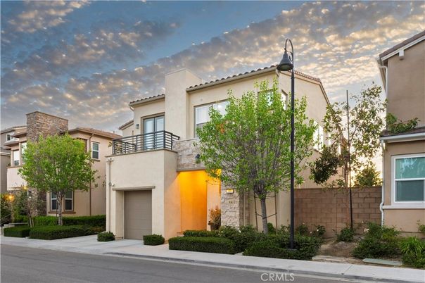 Attached, Exterior, Facade, Mediterranean