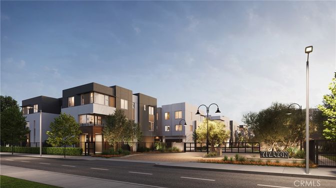 Exterior, Facade, Modern
