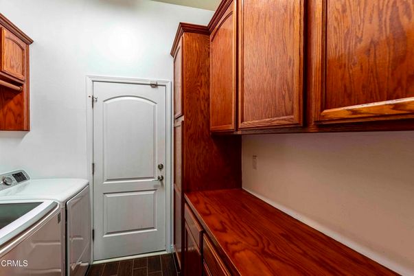 Interior, Washer, Wood Texture Flooring
