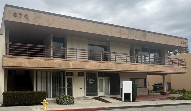 Exterior, Facade, Modern