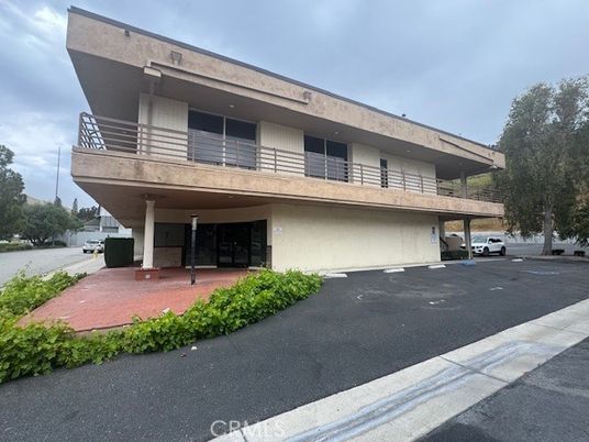 Attached, Exterior, Facade, Modern