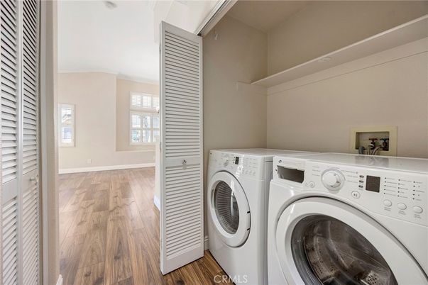 Interior, Utility Closets, Washer, Wood Texture Flooring