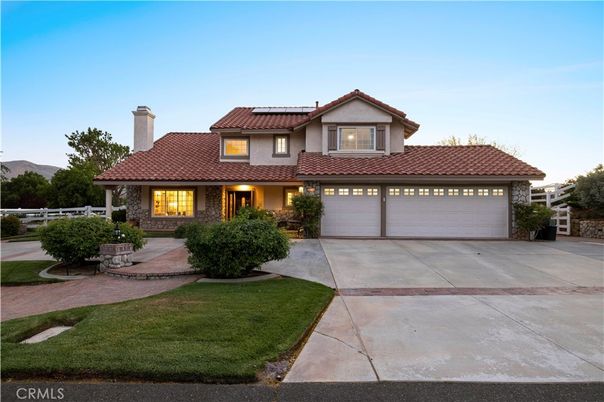 Attached, Exterior, Facade, Mediterranean
