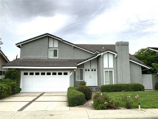 Attached, Exterior, Facade, American Craftsman