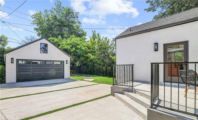 Detached Garage, Exterior