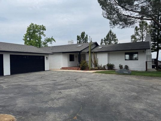 Attached, Exterior, Facade, Ranch