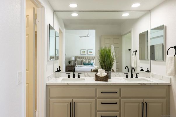 Bathroom, Dual Sink Vanities, Interior, Recessed Lighting
