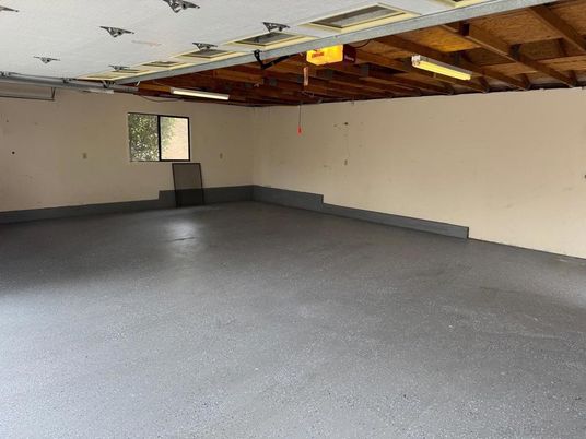 Garage, Interior, Wooden Beams