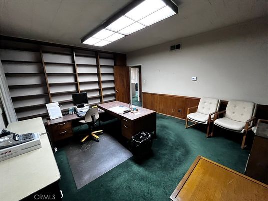 Home Office, Interior