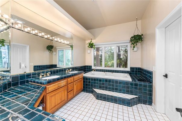 Bathroom, Interior, Tile Countertops
