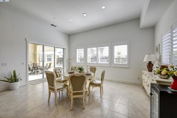 Dining room, Interior, Recessed Lighting