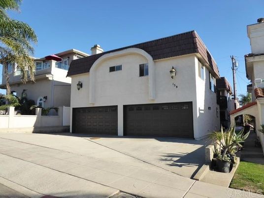 Attached, Exterior, Facade, Modern