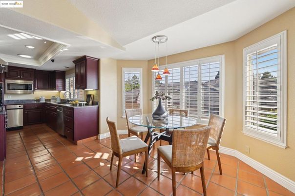 Dining room, Interior, Kitchen, Pendant Lights, Recessed Lighting, Stainless Steel Appliances