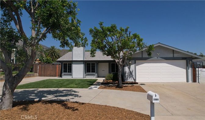 Attached, Exterior, Facade, Ranch