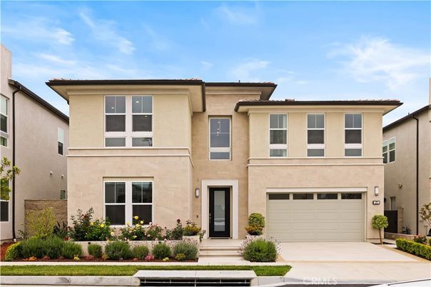 Attached, Exterior, Facade, Mediterranean