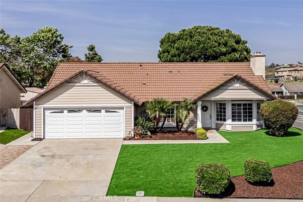 Attached, Exterior, Facade, Ranch
