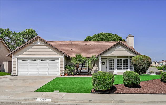 Attached, Exterior, Facade, Ranch