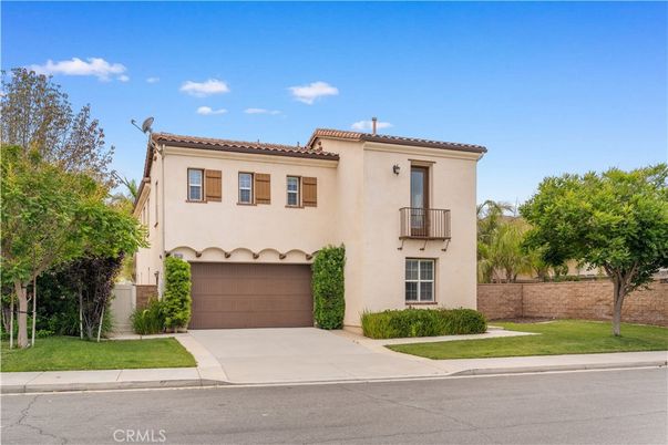 Attached, Exterior, Facade, Mediterranean