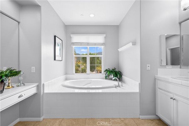 Bathroom, Interior, Recessed Lighting, Tile Countertops