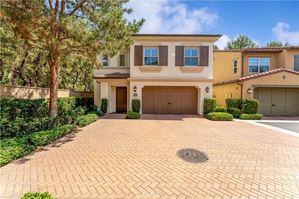 Attached, Exterior, Facade, Mediterranean