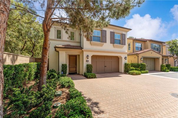 Attached, Exterior, Facade, Mediterranean
