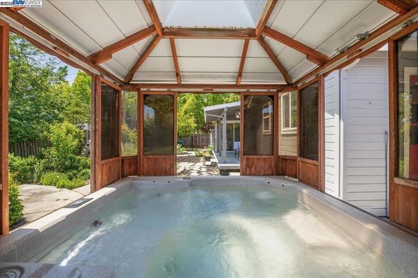 Exterior, Hot Tub, Interior, Sun Room