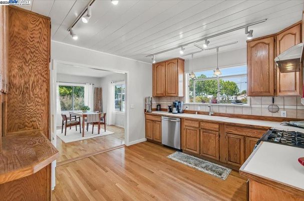 Dining room, Interior, Kitchen, Pendant Lights, Wood Texture Flooring