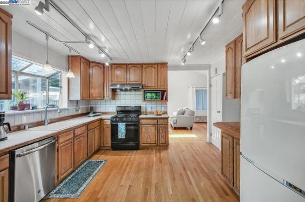 Interior, Kitchen, Pendant Lights, Wood Texture Flooring
