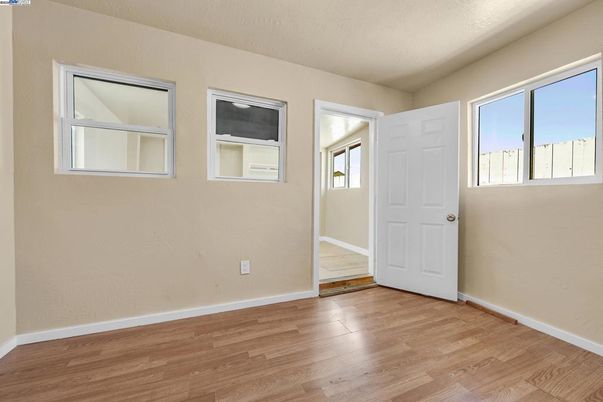 DE Listing image placeholder