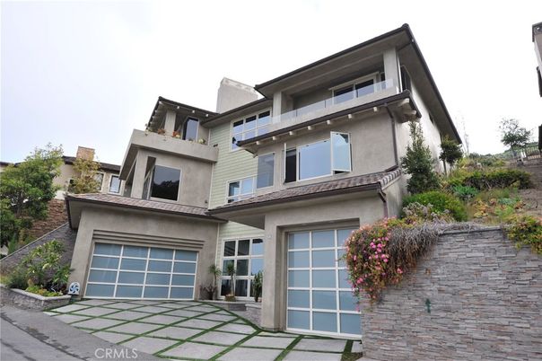 Attached, Exterior, Facade, Modern
