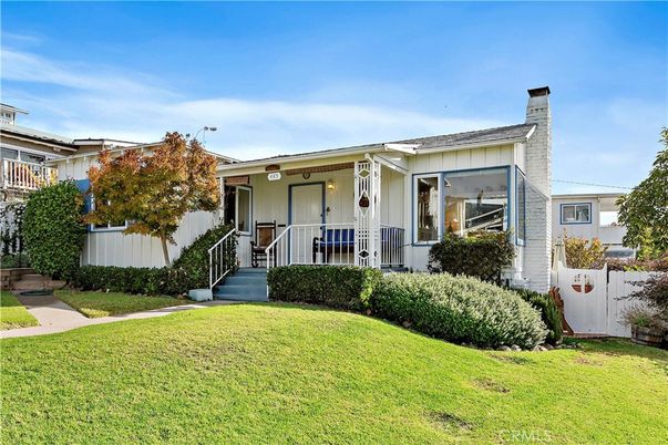 Backyard, Exterior, Facade, Ranch