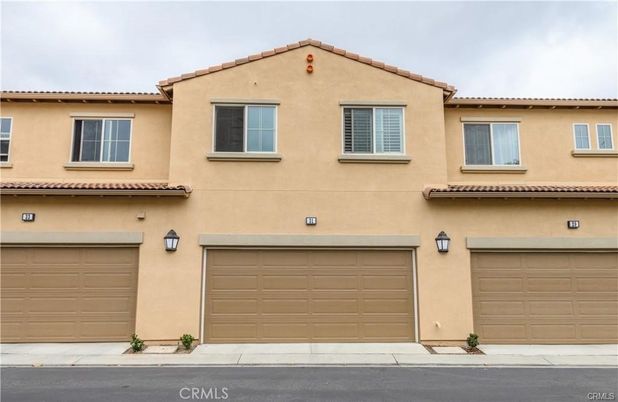 Attached, Exterior, Facade, Mediterranean