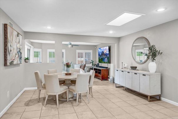 Dining room, Interior, Recessed Lighting