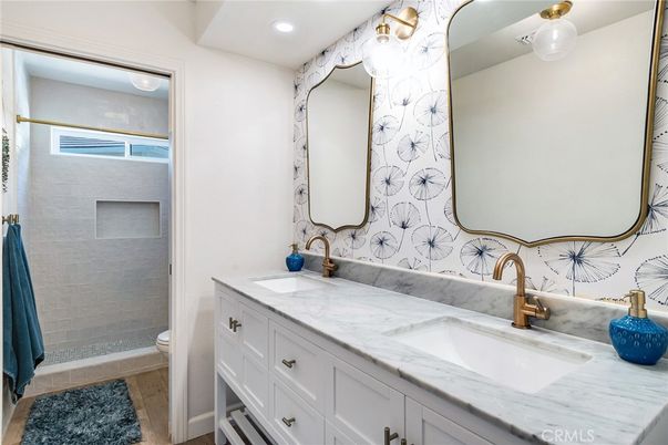Bathroom, Dual Sink Vanities, Interior, Recessed Lighting