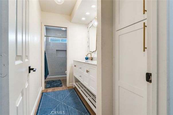 Bathroom, Interior, Recessed Lighting