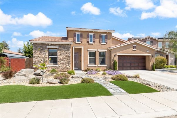 Attached, Exterior, Facade, Mediterranean
