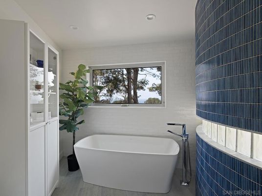 Bathroom, Free Standing Baths, Interior, Recessed Lighting
