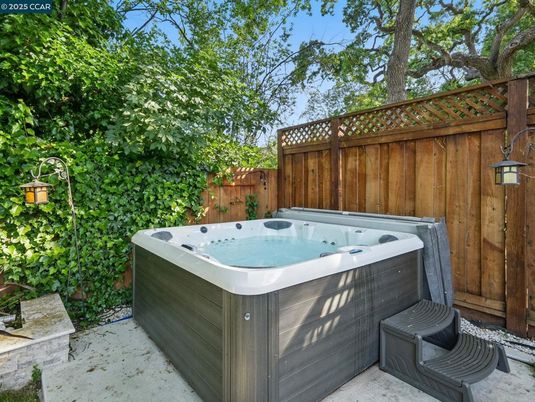 Exterior, Hot Tub