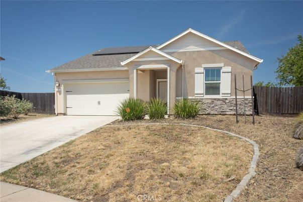 Attached, Exterior, Facade, Solar Panels, American Craftsman