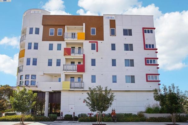 Exterior, Facade, Condo Building