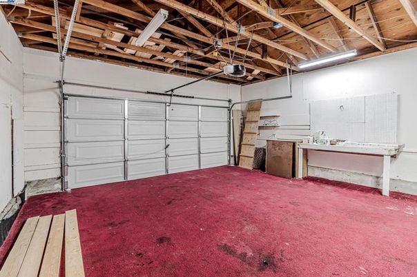 Garage, Interior, Wooden Beams