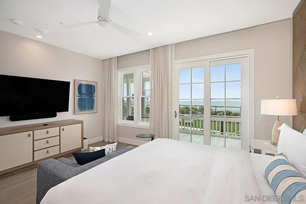 Bedroom, Interior, Recessed Lighting, Water