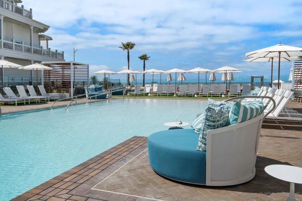 Exterior, Pool, Water