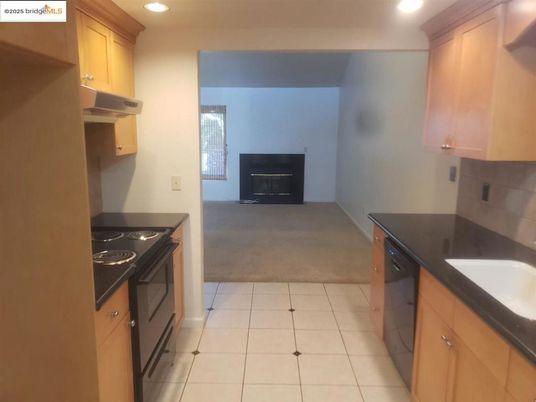 Fireplace, Interior, Kitchen, Recessed Lighting