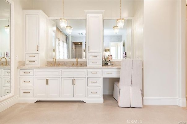 Bathroom, Dual Sink Vanities, Interior, Pendant Lights