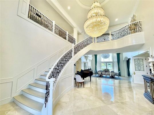 Chandelier, Interior, Piano, Recessed Lighting