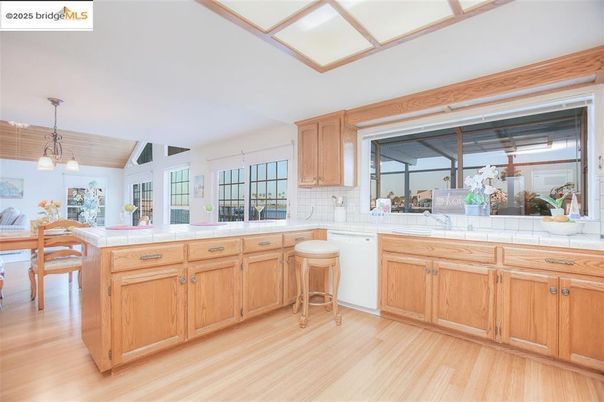 Dining room, Interior, Kitchen, Pendant Lights, Tile Countertops, Wood Texture Flooring