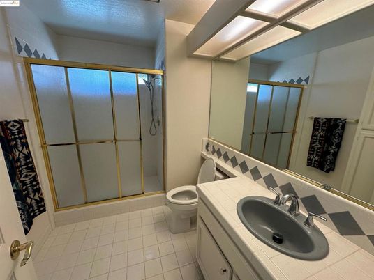 Bathroom, Interior, Tile Countertops