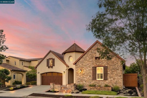 Attached, Exterior, Facade, Mediterranean