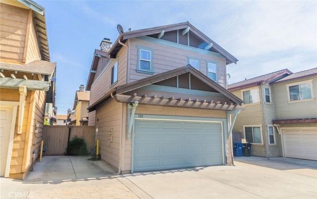Attached, Exterior, Facade, American Craftsman